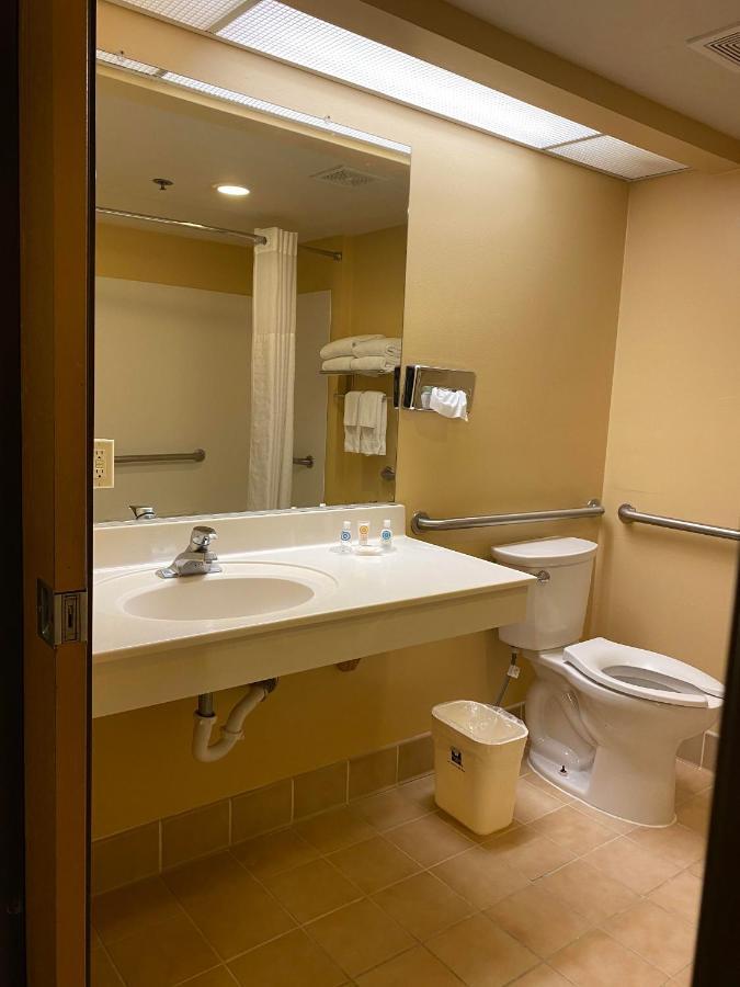 Comfort Inn Marina On The Monterey Bay Экстерьер фото