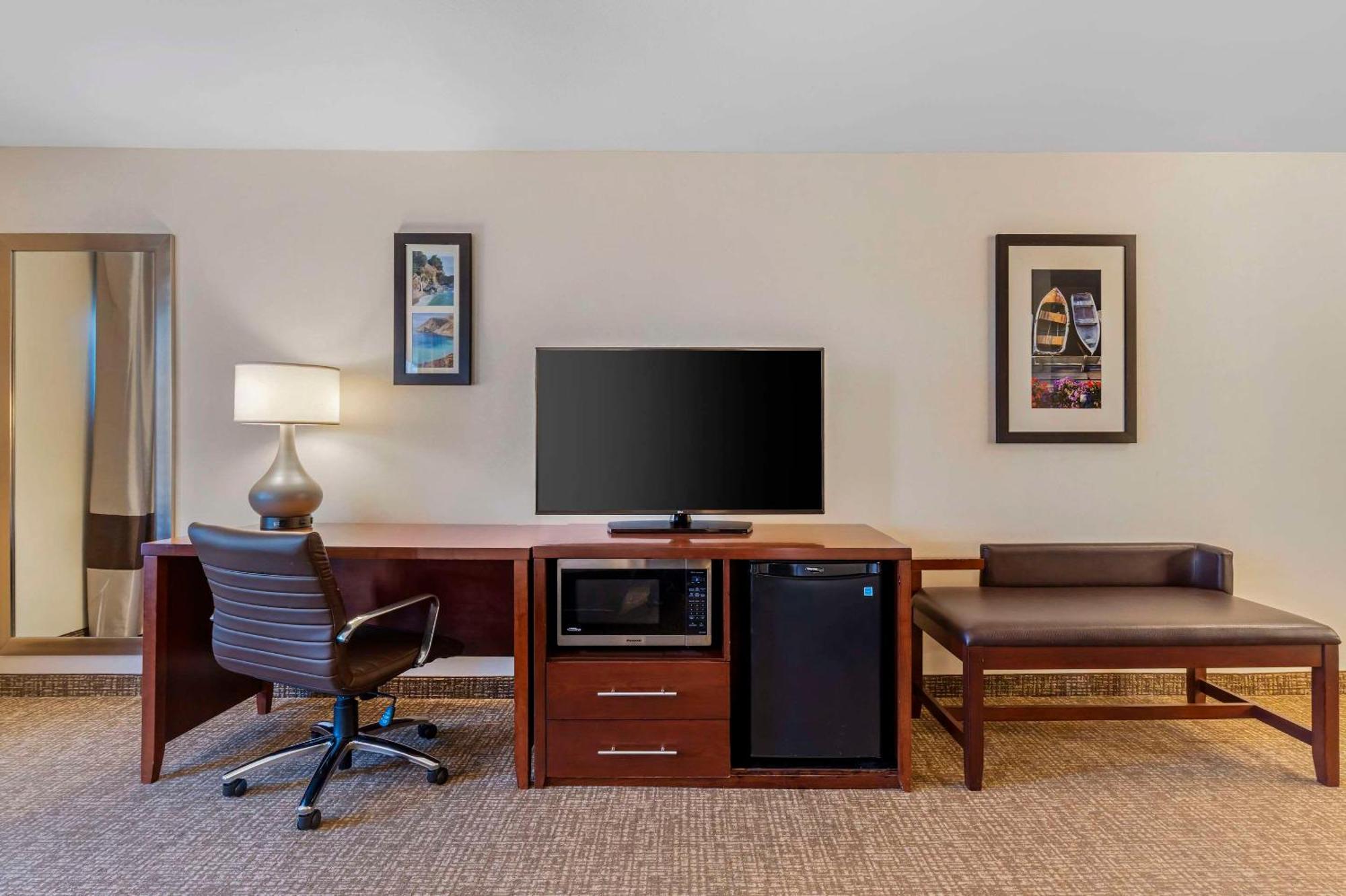 Comfort Inn Marina On The Monterey Bay Экстерьер фото